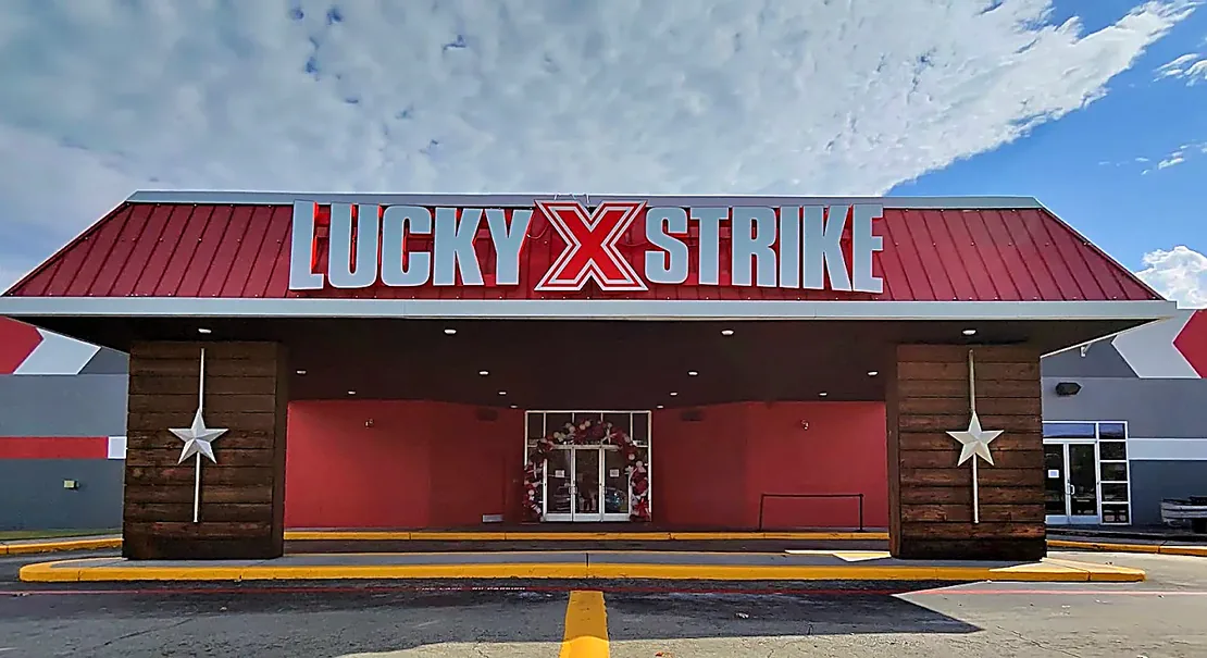 Lucky Strike Woodlands entrance on I-45